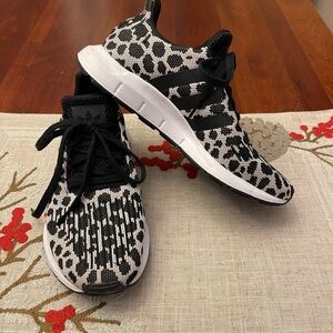 Adidas Women's Swift Run Shoes 6.5 M Leopard Print